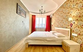 ApartPoltava Світлі та просторі двокімнатні апартаменти в новобудові, закритий паркінг , ЦЕНТР МІСТА, банківський ЧЕК